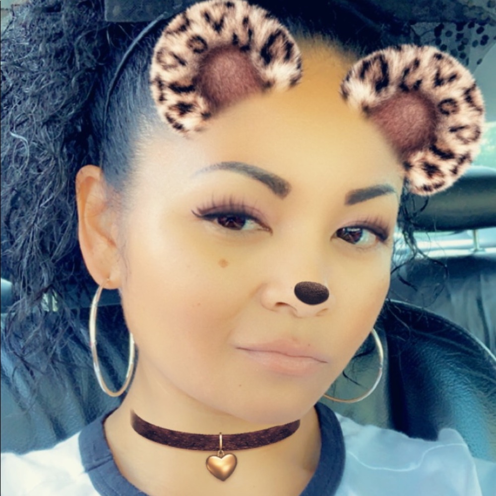 Meet your Posher, Larrissa